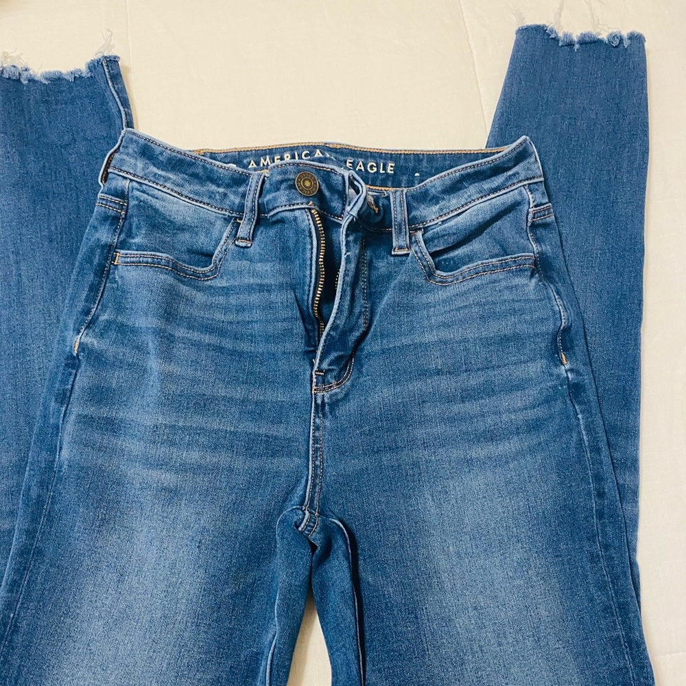 AMERICAN EAGLE JEANS